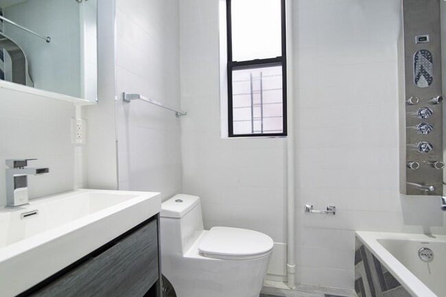 Photo - 1975 Adam Clayton Powell Jr Blvd Unidad 5D