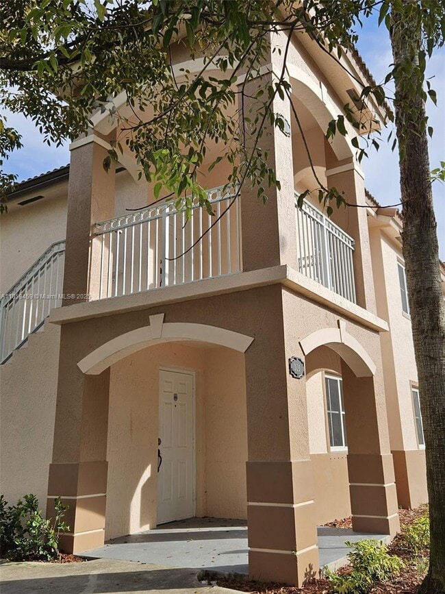 Building Photo - 2701 SE 12th Rd Unit 101 Rental