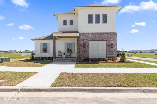 400 Villager Ave