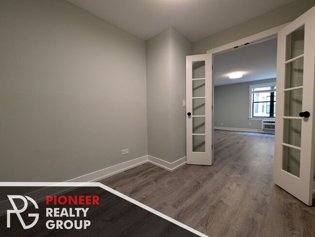 445 W Barry Ave Unit 405