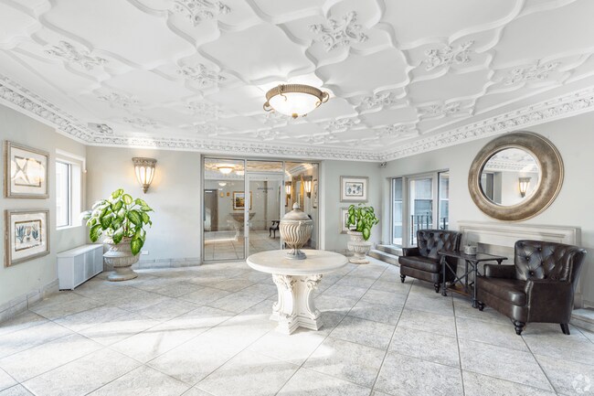 Photo - 901 W Argyle St