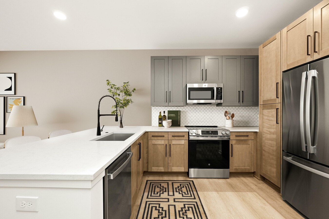 Elevated kitchens wtih stainless steel appliances - Laurent