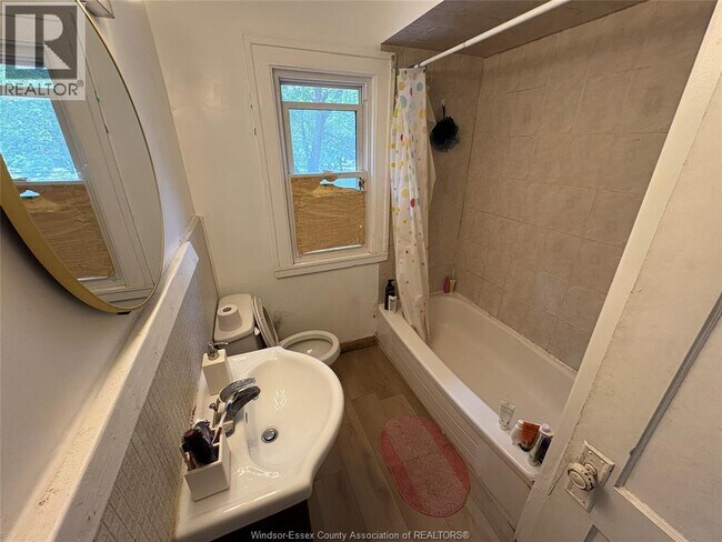 Photo - 3046 Alexander Ave