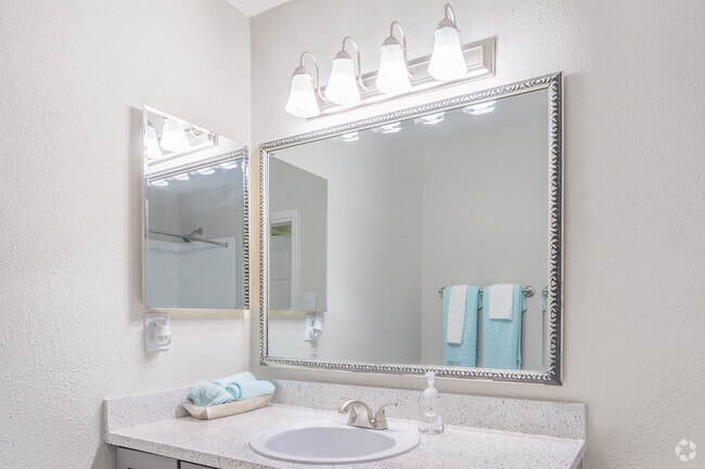 1BR, 1BA - 738SF