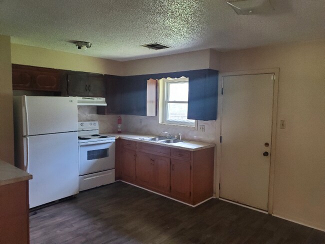 Photo - 1105 Simpson St