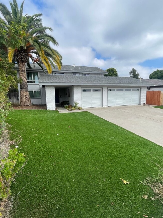 Stately Executive Home on a Cul de sac Ava... - Stately Executive Home on a Cul de sac Ava...