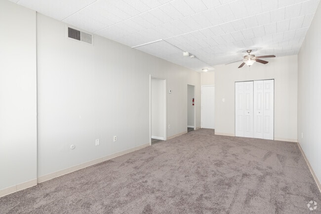 1BR, 1BA - 600SF - Living Room