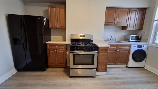 Building Photo - 404 Madison St Unit 3L