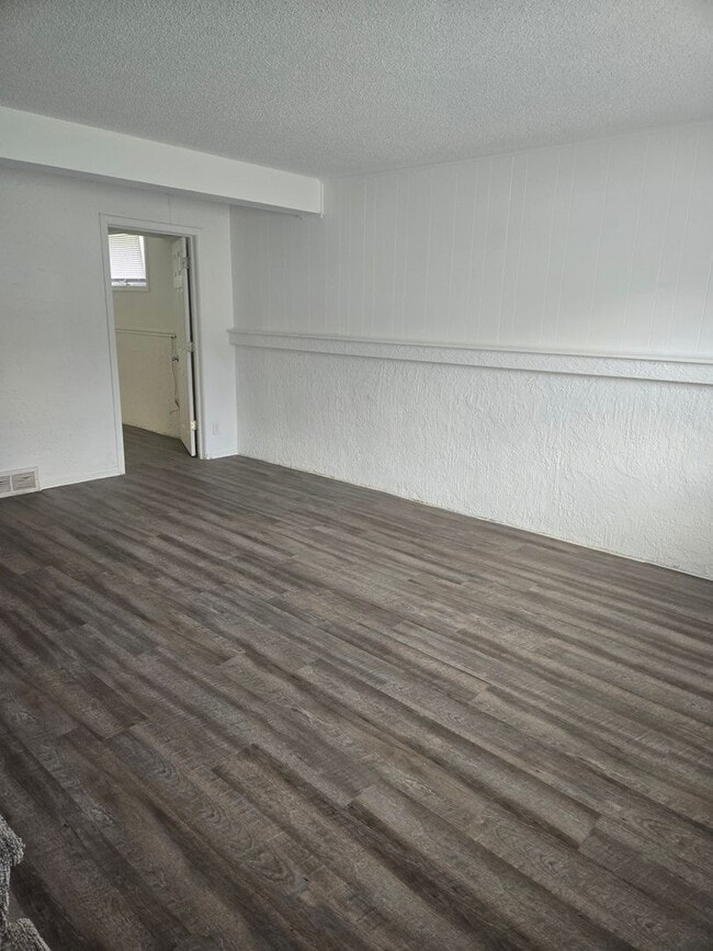 Photo - Olathe half duplex 3 Bedroom/2 bath/2 Living areas!
