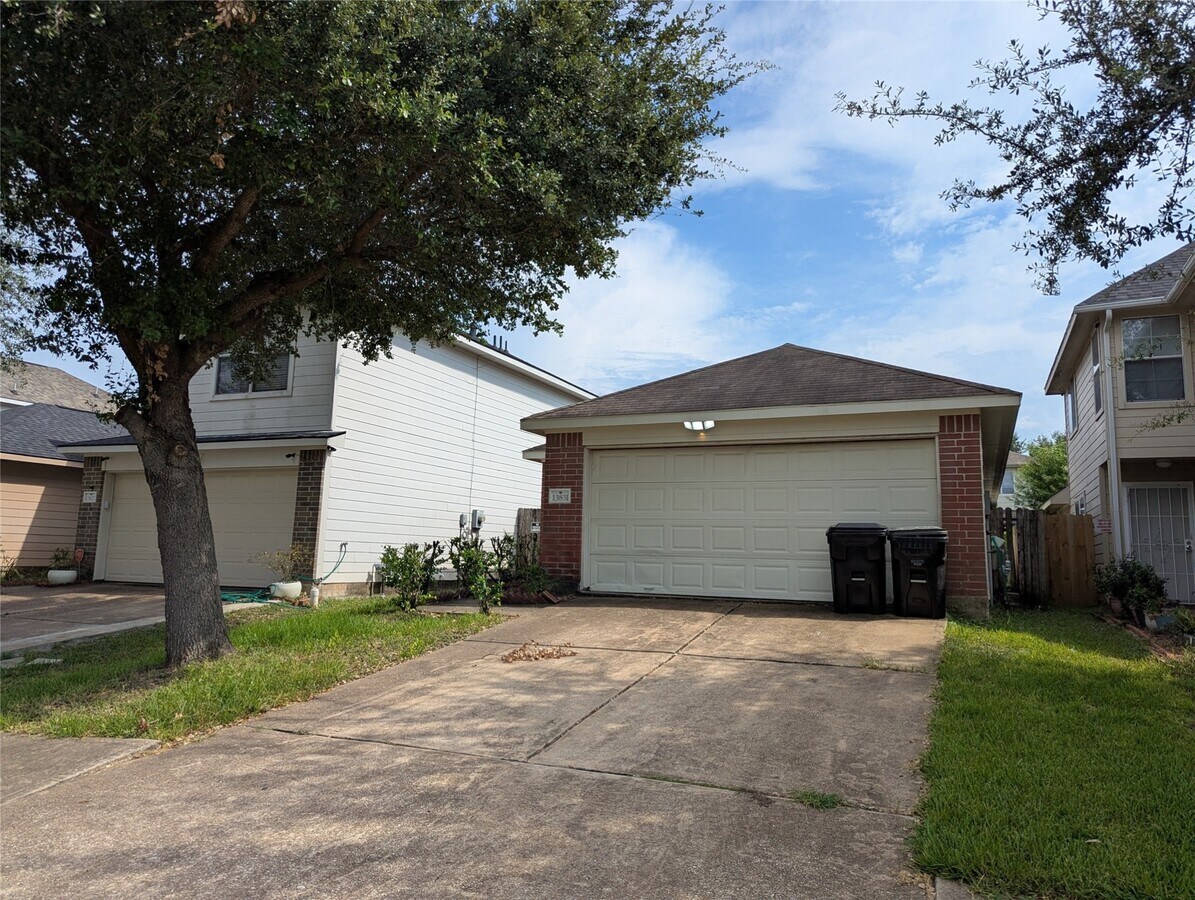 Photo - 13831 Maximos Dr House