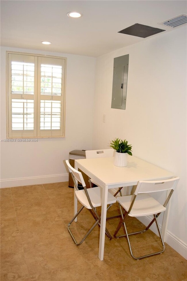 Photo - 3970 Oaks Clubhouse Dr Unit 306