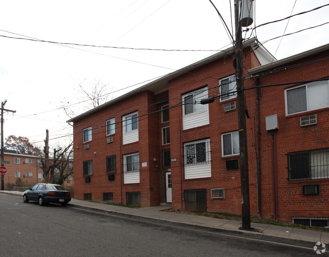5047-5049 D Street SE - 5047-5049 D St SE Apartments