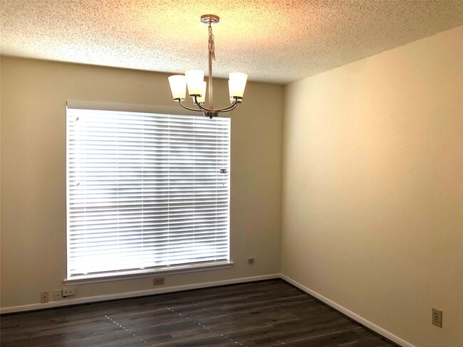 Photo - 4819 Sunshine Dr