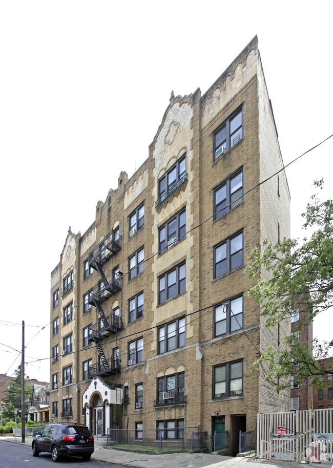 Building Photo - 115 Fairview Ave