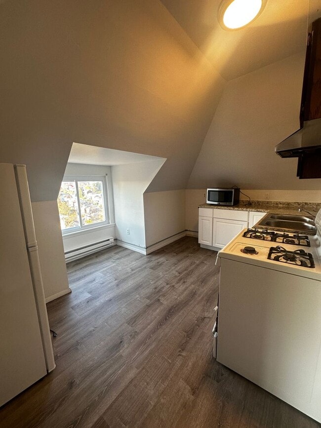 Photo - 1034 Chelton Ave Unit 3rd Floor