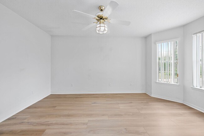 Photo - Spacious 3BR Retreat with Soaring Ceilings & Screened Porch