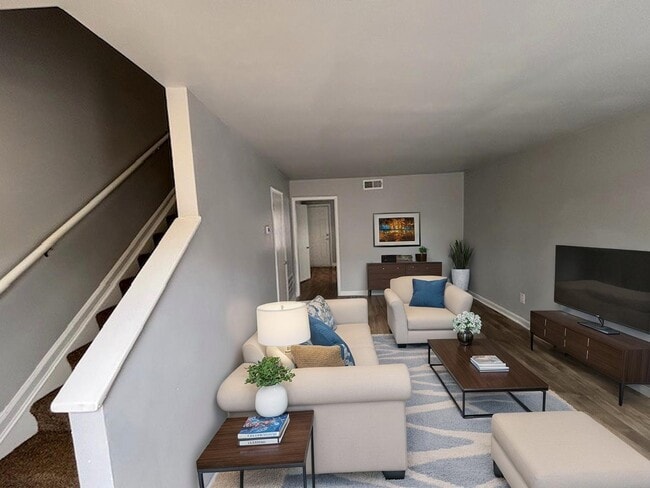 Building Photo - Forest Hills Townhomes