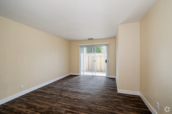 2BR, 1.5BA - 860SF