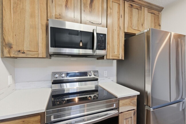 Photo - 848 N Chase Rd