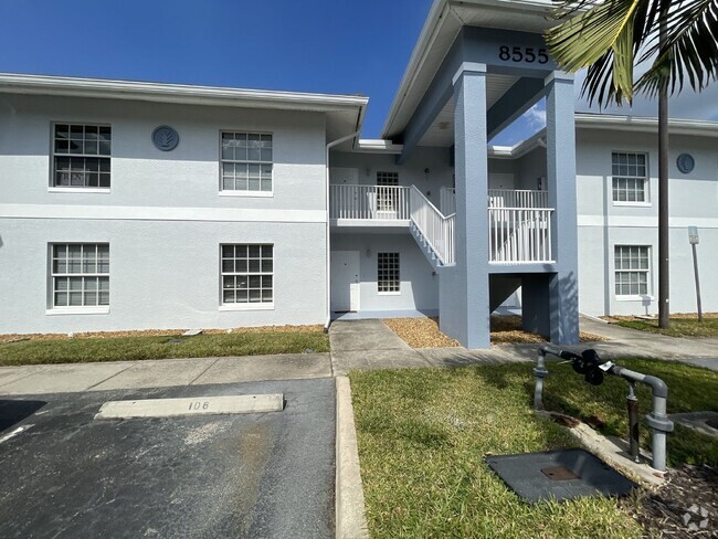 Building Photo - First Floor Two Bedroom Condo- Fort Myers