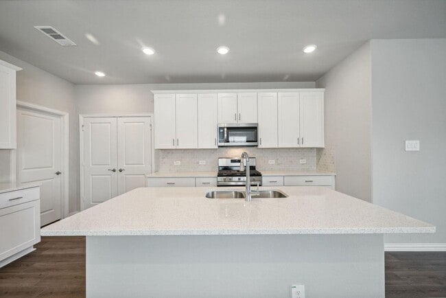 Photo - 706 Hemingway Ln