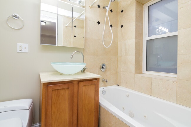 Photo - 1644 W Greenleaf Ave