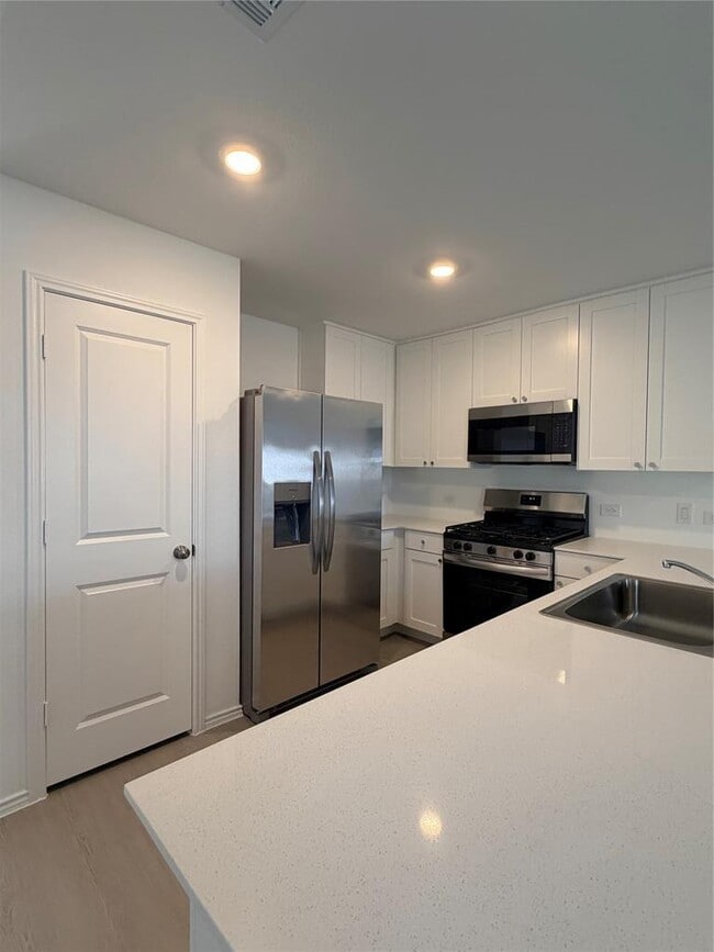 Photo - 208 Skyfire Street
