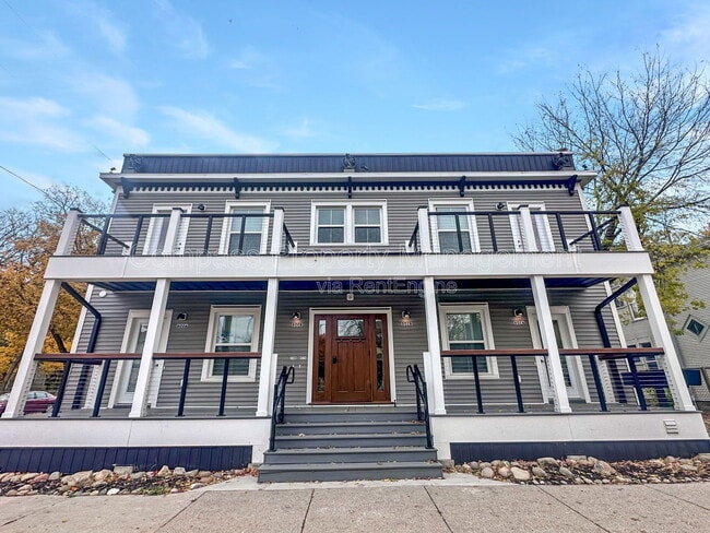 Photo - 800 Douglas St NW