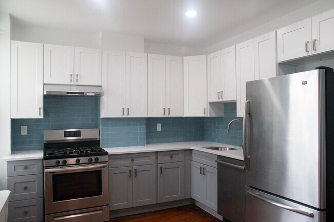 Building Photo - 16 E 44th St Unit 1