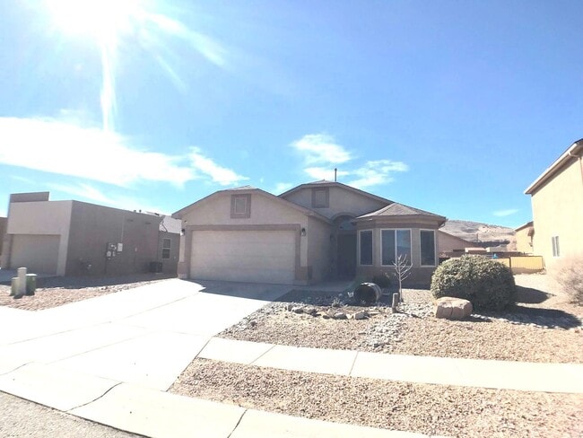 Photo - Don't miss out!  Beautiful 3 bedroom Los Lunas Home! Open Layout, spacious living room. Easy I-25...