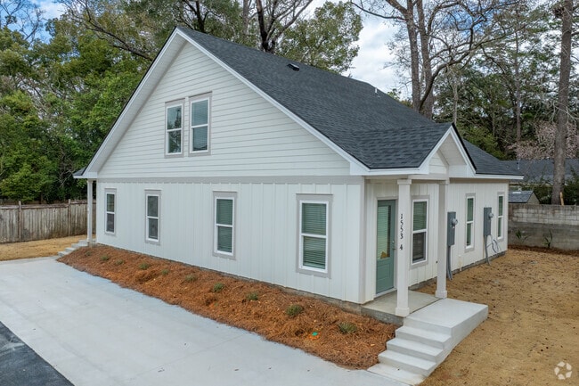 Cottage Exterior - Vine Betton