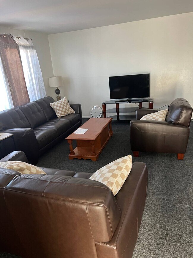 Photo - 228-23 Edgewood Ave