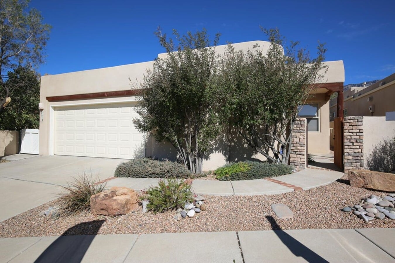 Beautiful High Desert Home with Mountain Views – No Pets - Beautiful High Desert Home with Mountain Views – No Pets