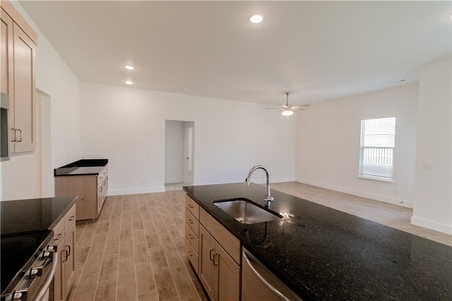 Photo - 801 Lewis St