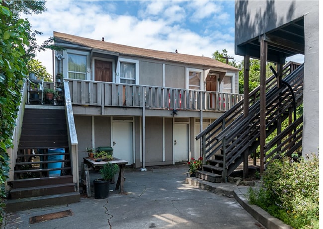 Building Photo - 2914 Harper Street Unit Apt B