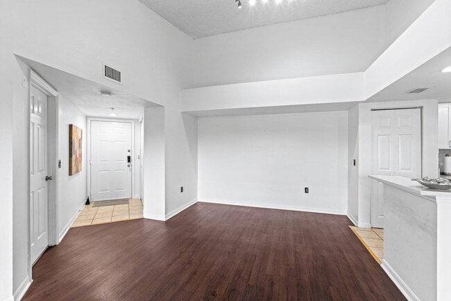 Photo - 4183 N Haverhill Rd Unit 713