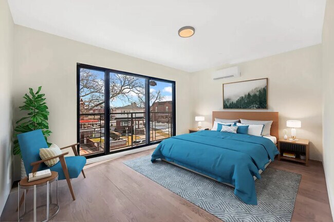 Photo - 694 E 38th St