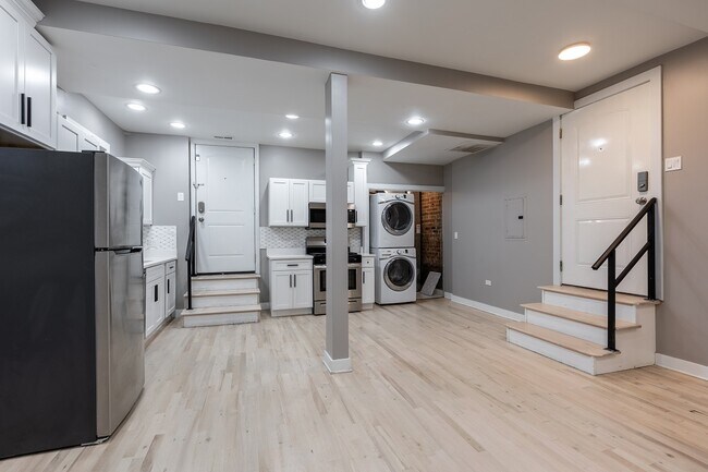 Photo - 1430 N Maplewood Ave Unit #  0102