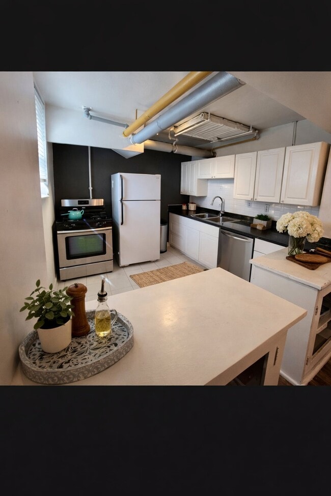 Photo - 963 Logan St Unidad 21