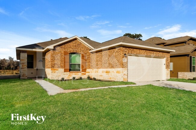 Building Photo - 14735 Country Club Dr