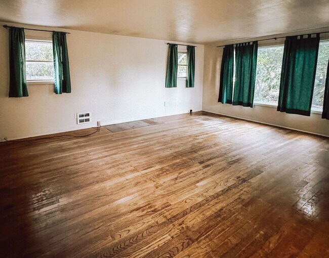 Charming 3 Bedroom in River Road Area! House House Rental in Eugene