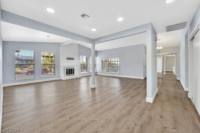 3864 Alice Ln