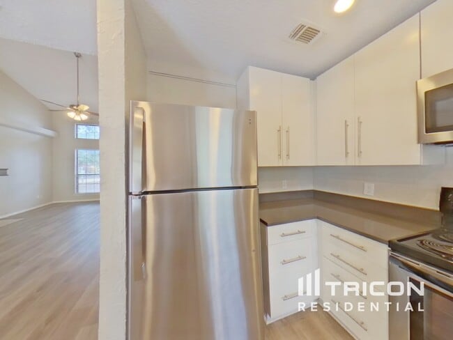 Photo - 837 Globe Ave