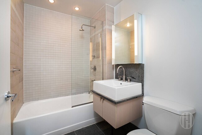Photo - 120 Greenwich St Unidad 2C