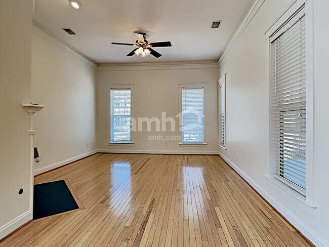 Photo - 206 Hydrangea St