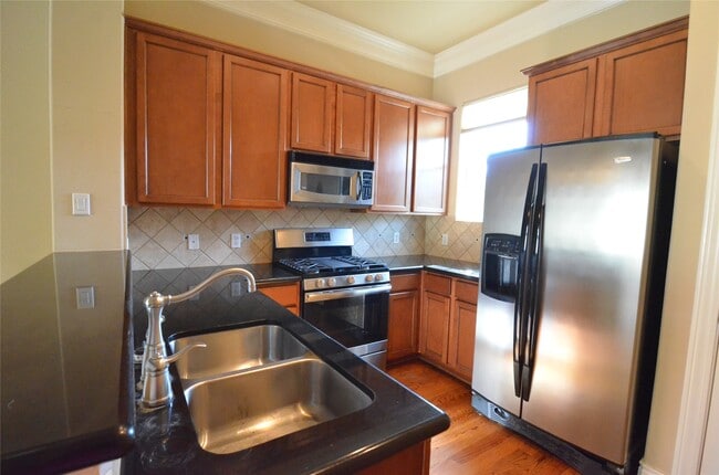 Photo - 9006 Harbor Hills Dr