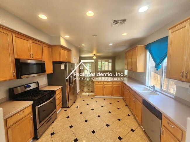 Photo - Spacious Stockton 5bd/3ba back up to Elkhorn Golf Club