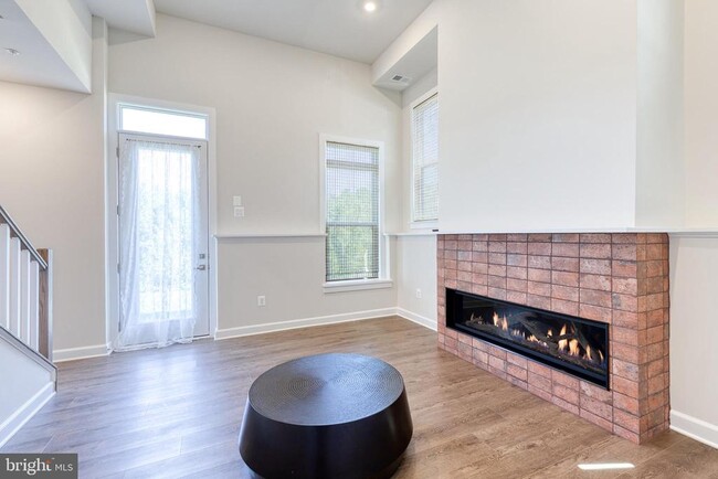 Photo - 200 Hickory Holw Ct