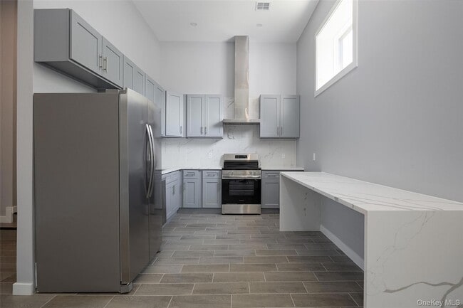126 Innis Ave Unit 2-1