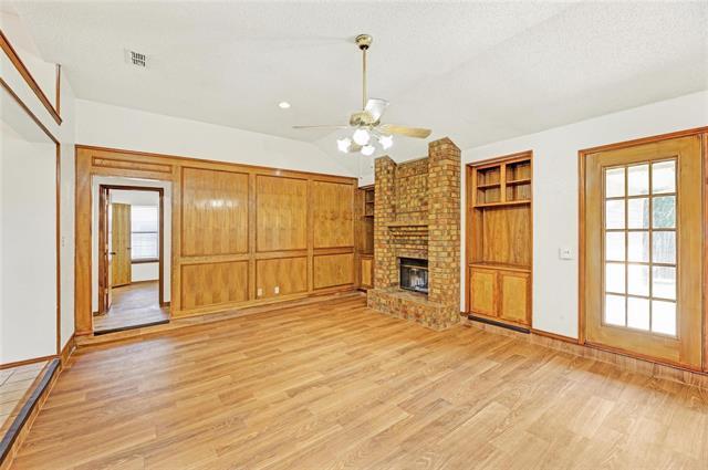 Photo - 810 Castleview Dr